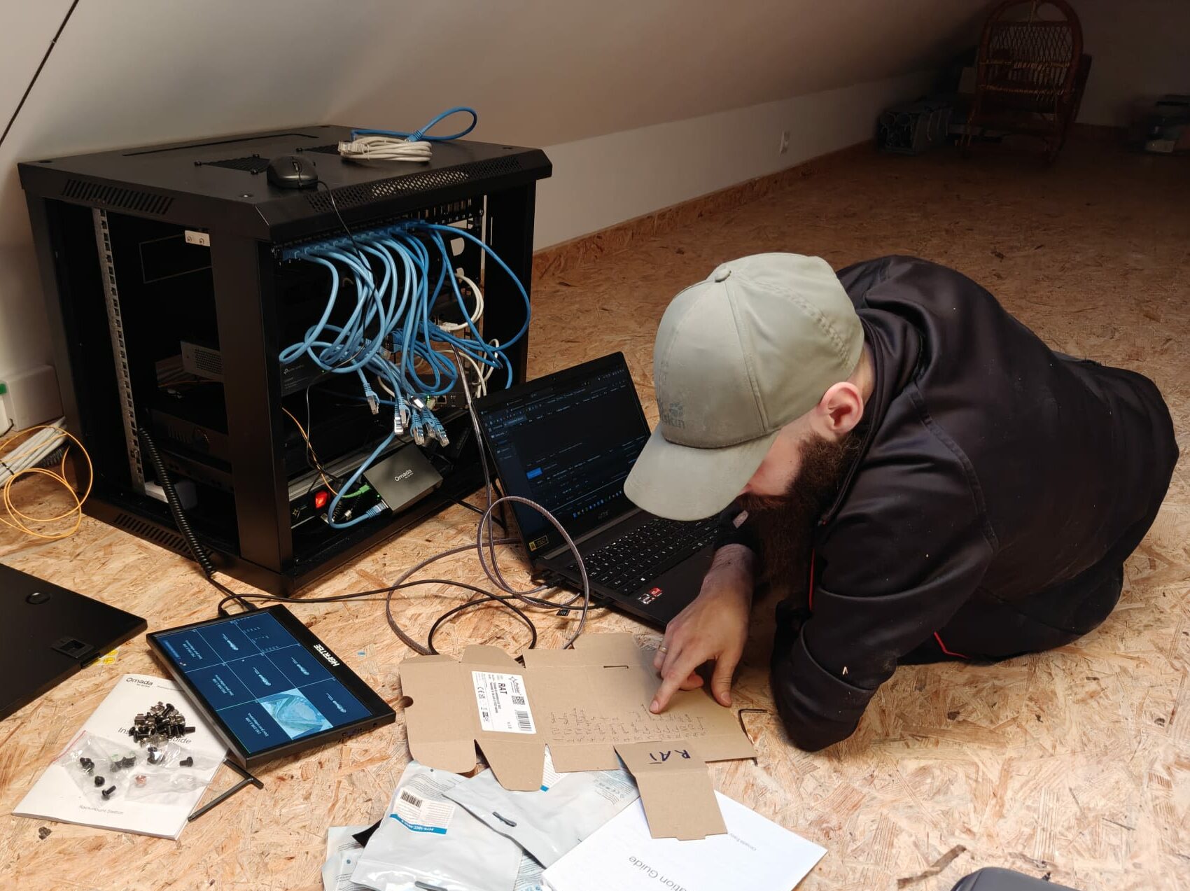 Szafa RACK i instalacja sieciowa wykonana przez R-TECH